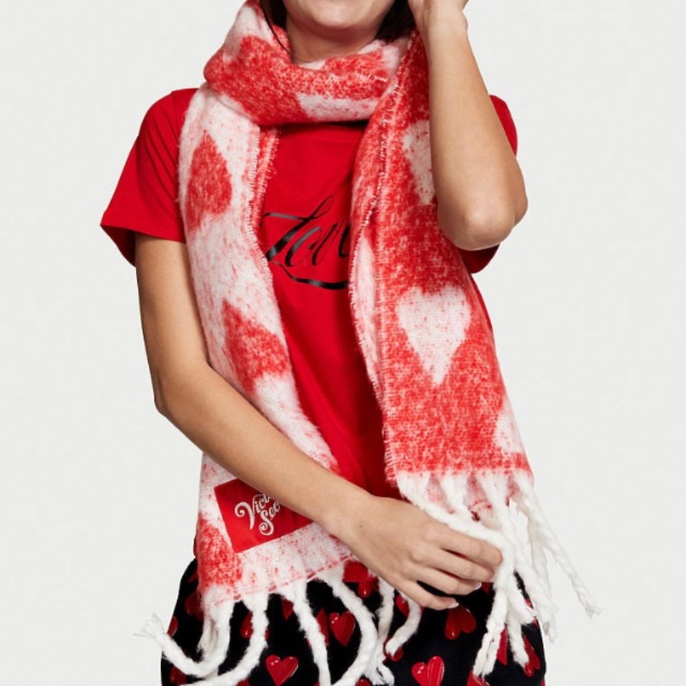 Victoria Secret’s Cozy Heart Scarf - One size NWT